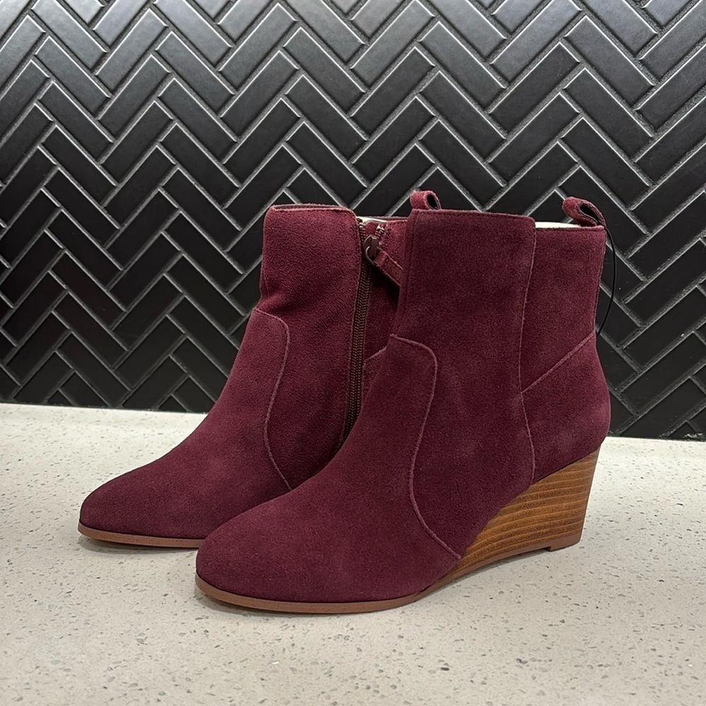 Violet & Red Leather Suede Burgundy Wedge Boot, Size 6